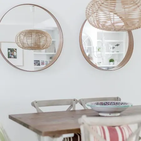 Дом отдыха Charming Beachside Townhouse In San Pedro A Lovely Retreat Steps From The Shore