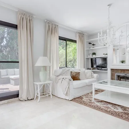 Charming Beachside Townhouse In San Pedro A Lovely Retreat Steps From The Shore *