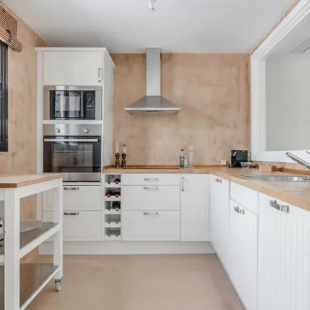 Holiday home Charming Beachside Townhouse In San Pedro A Lovely Retreat Steps From The Shore *