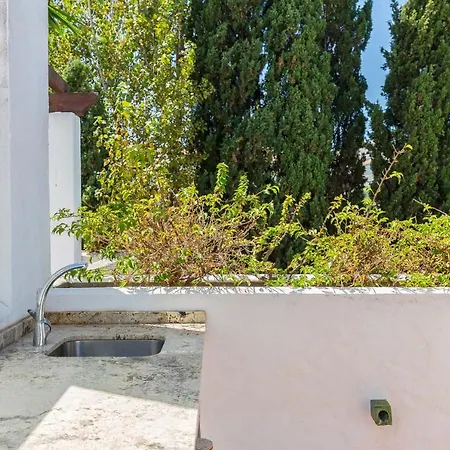 Charming Beachside Townhouse In San Pedro A Lovely Retreat Steps From The Shore Ferienhaus *