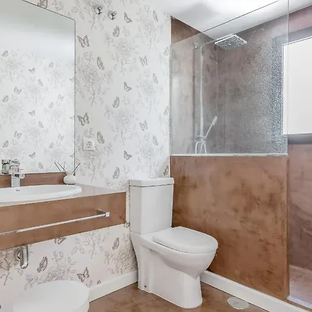 بيت للعطل Charming Beachside Townhouse In San Pedro A Lovely Retreat Steps From The Shore ماربيا