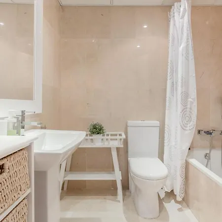 Charming Beachside Townhouse In San Pedro A Lovely Retreat Steps From The Shore بيت للعطل ماربيا